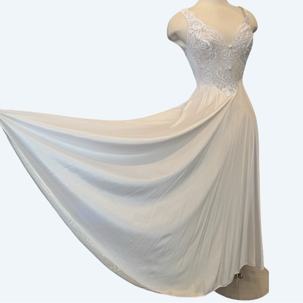 🌺SOLD🌺 OLGA Silky Nylon White Bodysilk Lace Nightgown Maxi Gown Slip Dress M